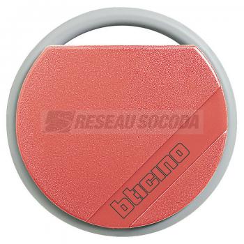  BADGE RESIDENT ROUGE 