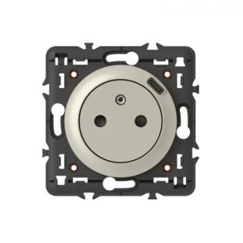  **PRISE 2P+T FR USB C TIT 
