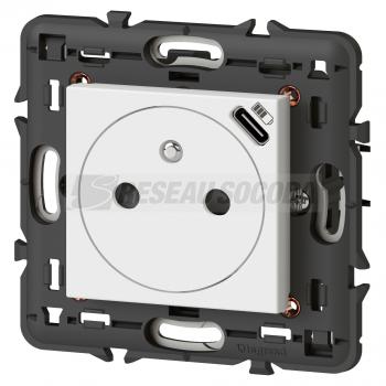  PRISE 2P+T FR USB C BL + SUP 