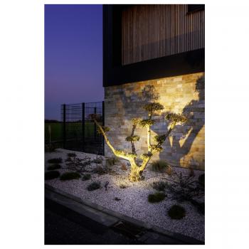  SYNA GARDEN, Spot sur piquet 
